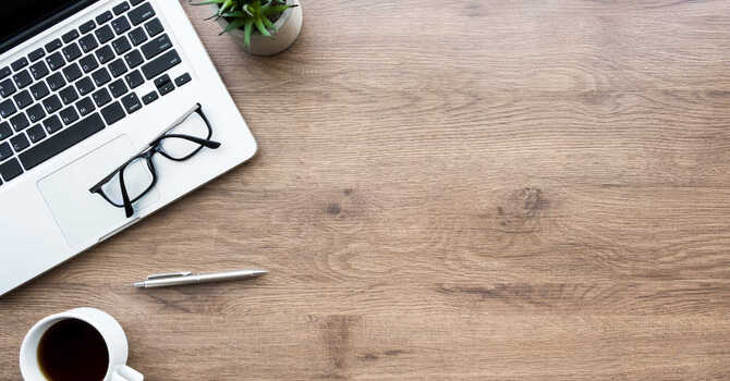 Do you sit at a desk most of the day? Here’s how to stay active during the 9-5! image