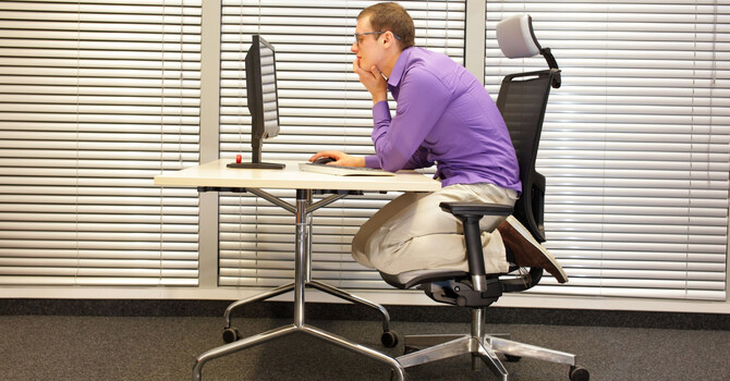 The Desk Worker’s Guide to Upper Back & Neck Pain: Solutions in North York